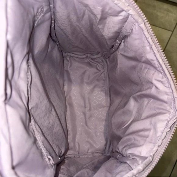 Vera Bradley Fresh-cut Floral Essential Featherweight Rusack - Picture 4 of 12